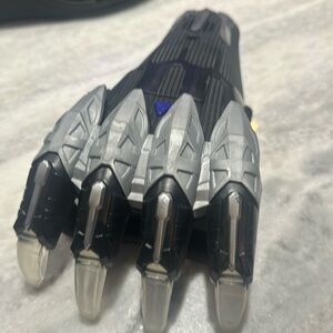 Black panther hand toy